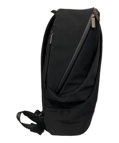 UN METRE（アンメートルプロダクションズ）UN METRE (アンメートルプロダクションズ) Yohji Yamamoto pour homme (ヨウジヤマモト プールオム) WOOL GABARDINE/NYLON TUCK BACKPACK ブラックの古着・服飾アイテム