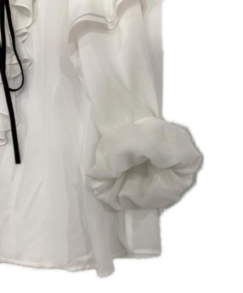Mila Owen（ミラオーウェン）Mila Owen (ミラオーウェン) ベロアリボン付きラッフルブラウス ホワイトの古着・服飾アイテム