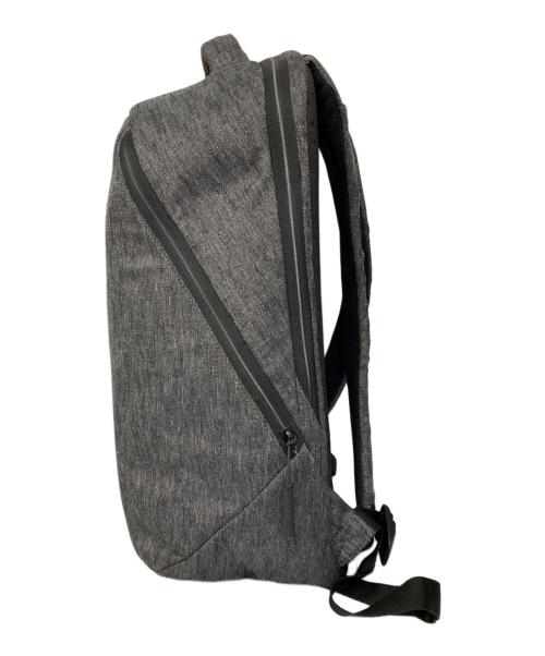 Incase（インケース）Incase (インケース) バックパック グレーの古着・服飾アイテム