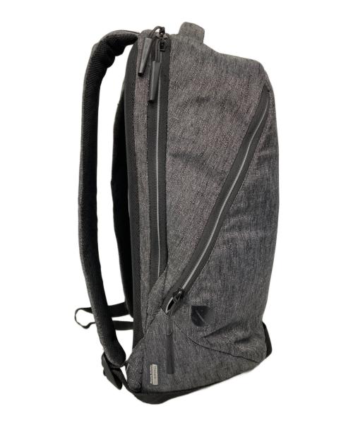 Incase（インケース）Incase (インケース) バックパック グレーの古着・服飾アイテム