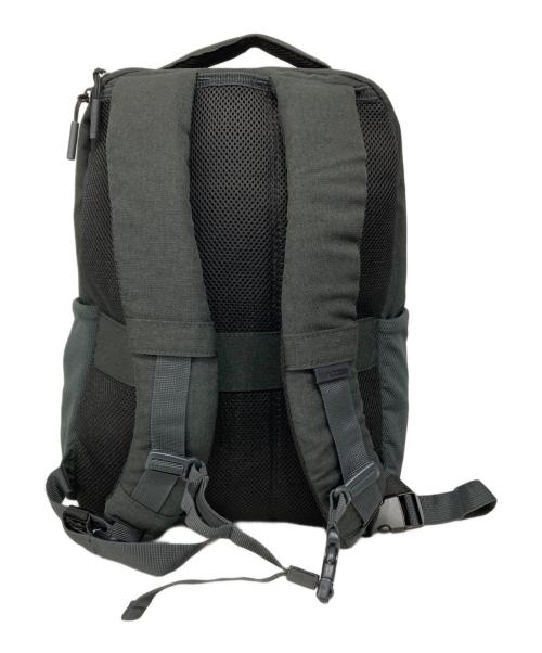 Incase（インケース）Incase (インケース) Facet Backpack25L グレーの古着・服飾アイテム