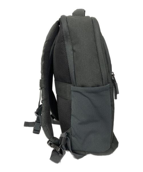 Incase（インケース）Incase (インケース) Facet Backpack25L グレーの古着・服飾アイテム