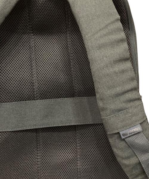 Incase（インケース）Incase (インケース) Facet Backpack25L グレーの古着・服飾アイテム