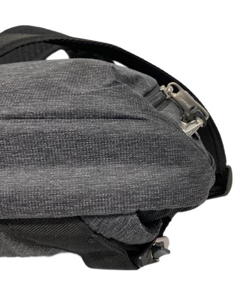 pacsafe（パックセーフ）pacsafe (パックセーフ) Vibe325 sling pack グレーの古着・服飾アイテム