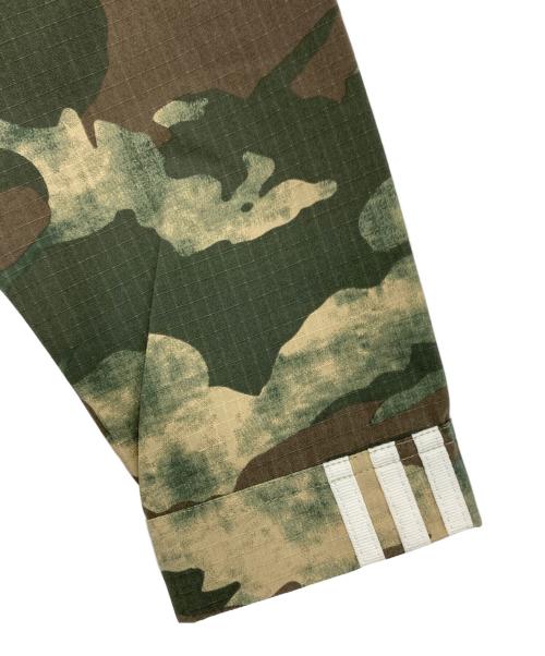 adidas（アディダス）adidas (アディダス) カモ柄トラックトップ カーキ×ベージュ サイズ:Mの古着・服飾アイテム