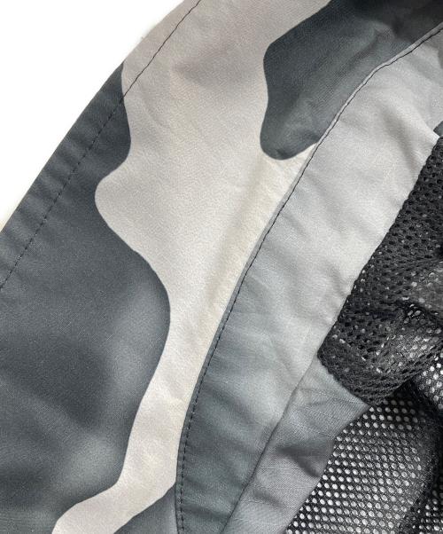 adidas（アディダス）adidas (アディダス) カモフラ柄コーチジャケット グレー サイズ:Lの古着・服飾アイテム