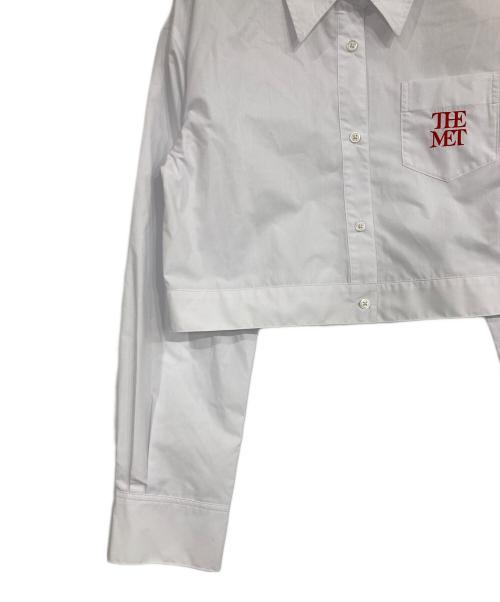 Lily Brown（リリーブラウン）Lily Brown (リリーブラウン) The Metropolitan Museum of Art クロップドシャツ ホワイト サイズ:Fの古着・服飾アイテム