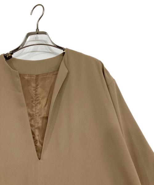 PLUS OTO.HA（プラスオトハ）PLUS OTO.HA (プラスオトハ) キーネックワンピース ベージュ サイズ:表記無しの古着・服飾アイテム