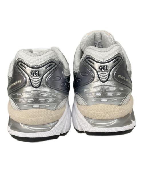 asics（アシックス）asics (アシックス) GEL-KAYANO 14 ホワイト×シルバー サイズ:UK8の古着・服飾アイテム