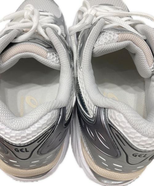 asics（アシックス）asics (アシックス) GEL-KAYANO 14 ホワイト×シルバー サイズ:UK8の古着・服飾アイテム