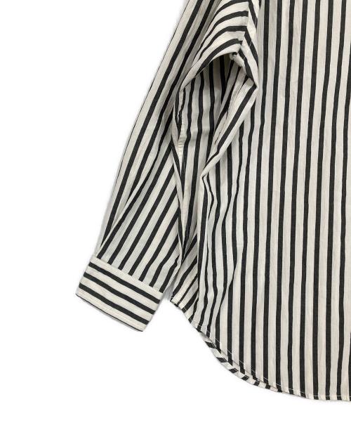 FRAMeWORK（フレームワーク）FRAMeWORK (フレームワーク) LEVIPATA (リーバイパタ) ストライプシャツ ホワイト×グレー サイズ:記載なしの古着・服飾アイテム