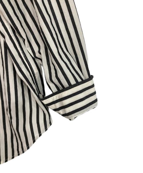 FRAMeWORK（フレームワーク）FRAMeWORK (フレームワーク) LEVIPATA (リーバイパタ) ストライプシャツ ホワイト×グレー サイズ:記載なしの古着・服飾アイテム