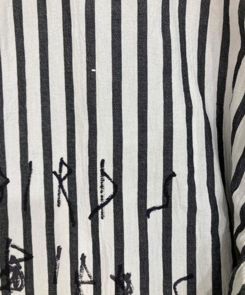 FRAMeWORK（フレームワーク）FRAMeWORK (フレームワーク) LEVIPATA (リーバイパタ) ストライプシャツ ホワイト×グレー サイズ:記載なしの古着・服飾アイテム