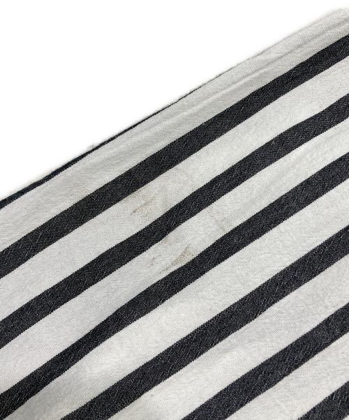 FRAMeWORK（フレームワーク）FRAMeWORK (フレームワーク) LEVIPATA (リーバイパタ) ストライプシャツ ホワイト×グレー サイズ:記載なしの古着・服飾アイテム