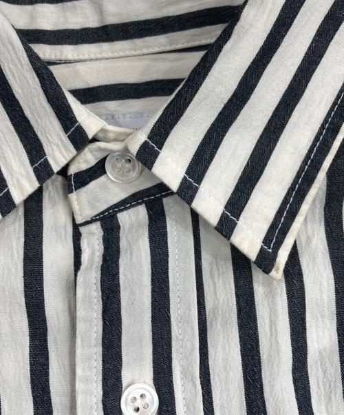 FRAMeWORK（フレームワーク）FRAMeWORK (フレームワーク) LEVIPATA (リーバイパタ) ストライプシャツ ホワイト×グレー サイズ:記載なしの古着・服飾アイテム