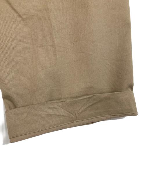 ATON（エイトン）ATON (エイトン) COTTON GABARDINE | TUCKED BELT PANTS ベージュ サイズ:02の古着・服飾アイテム