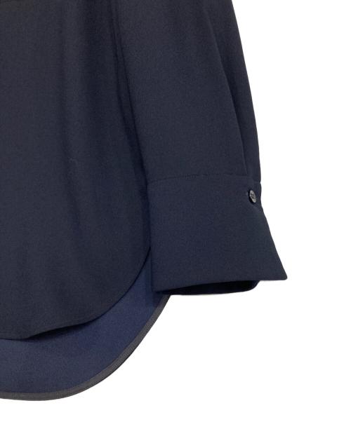 icB（アイシービー）icB (アイシービー) FluidBackSatin シャツブラウス ネイビー サイズ:2(7)の古着・服飾アイテム