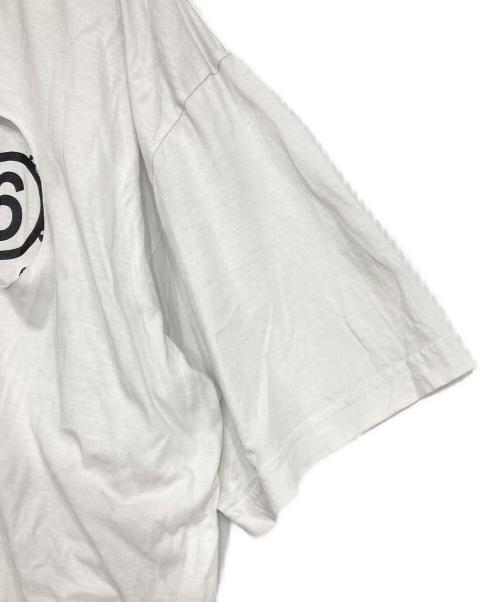 MM6 Maison Margiela（エムエムシックスメゾンマルジェラ）MM6 Maison Margiela (エムエムシックスメゾンマルジェラ) ナンバーリングロゴTシャツ ブラック サイズ:Lの古着・服飾アイテム