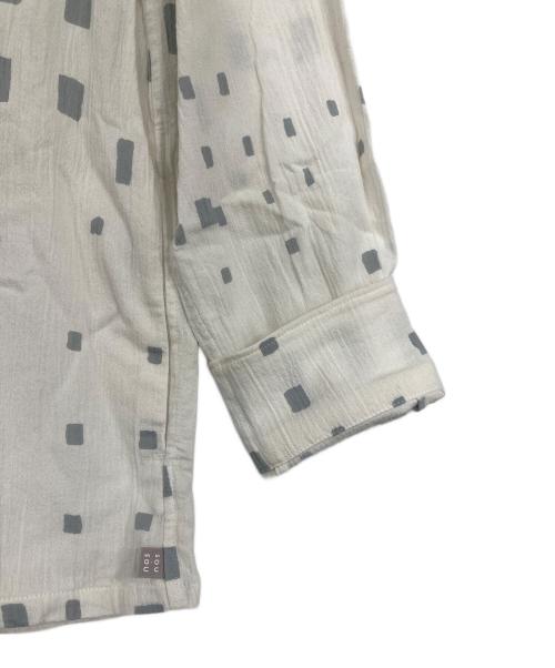 SOU・SOU（ソウソウ）SOU・SOU (ソウソウ) 総柄ノーカラーシャツ ホワイト×グレー サイズ:Sの古着・服飾アイテム