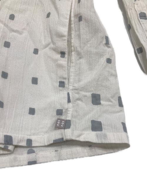 SOU・SOU（ソウソウ）SOU・SOU (ソウソウ) 総柄ノーカラーシャツ ホワイト×グレー サイズ:Sの古着・服飾アイテム