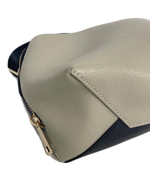 FURLA（フルラ）FURLA (フルラ) バイカラーショルダーバッグ ベージュ×ブラックの古着・服飾アイテム