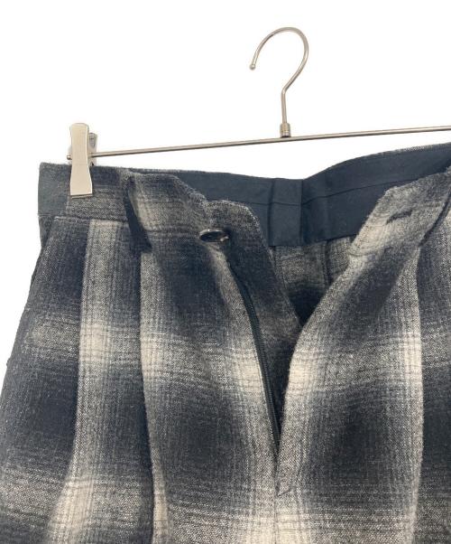Soe（ソーイ）Soe (ソーイ) Ombre Check Painted Line Trousers グレー サイズ:SIZE 0の古着・服飾アイテム