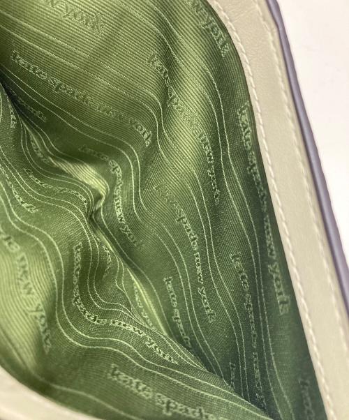 Kate Spade（ケイトスペード）Kate Spade (ケイトスペード) アヴァ カラーブロックド ジップ バイフォールド ウォレット カーキ×ベージュの古着・服飾アイテム