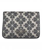 Kate Spadeケイトスペード）の古着「スペード フラワー スモール バイフォールド ウォレット」｜ベージュ×ブラック