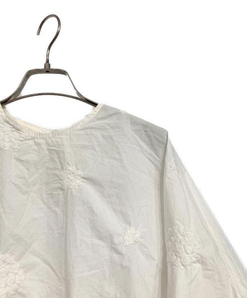 BEARDSLEY（ビアズリー）BEARDSLEY (ビアズリー) 刺繍シャツ ホワイト サイズ:SIZE Fの古着・服飾アイテム