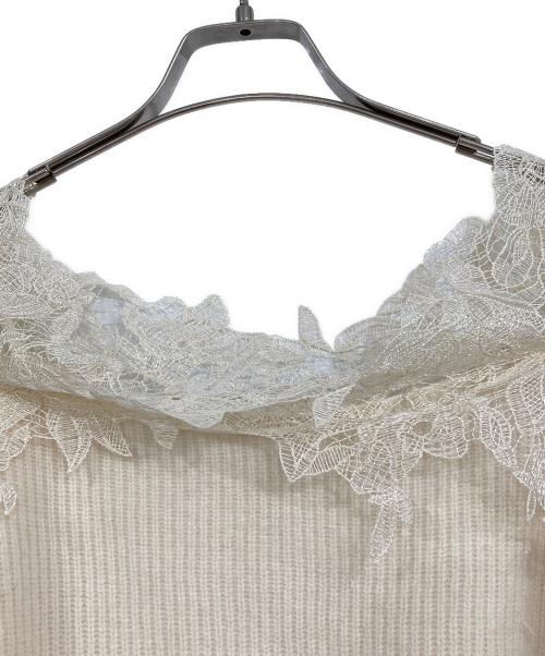 FRAY ID（フレイ アイディー）FRAY ID (フレイ アイディー) レースオフショルダーカッティングニット ベージュ サイズ:ONE SIZEの古着・服飾アイテム