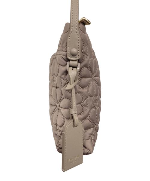 Kate Spade（ケイトスペード）Kate Spade (ケイトスペード) ティリー キルテッド スモール クロスボディバッグ ベージュの古着・服飾アイテム