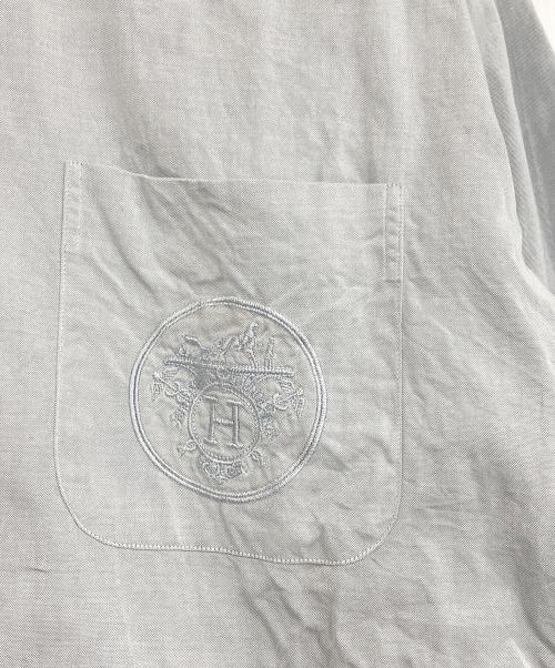 HERMES（エルメス）HERMES (エルメス) Hロゴ刺繍ボタンダウンシャツ グレー サイズ:41の古着・服飾アイテム