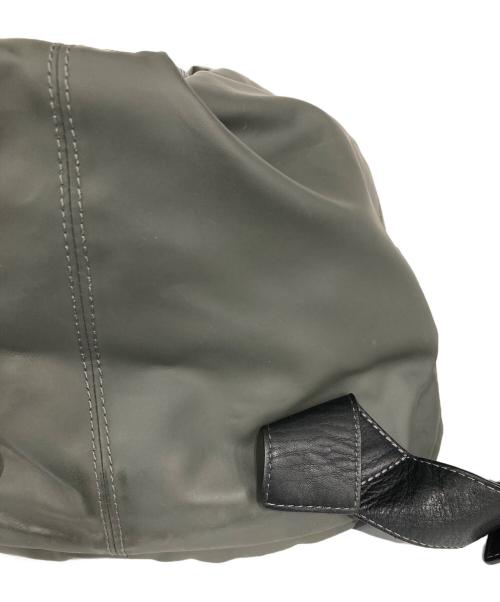 kawa-kawa（カワカワ）kawa-kawa (カワカワ) でかチャックリュック グレーの古着・服飾アイテム