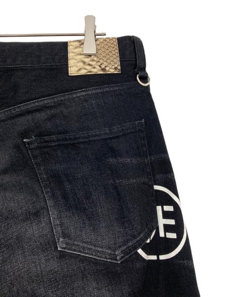 uniform experiment（ユニフォームエクスペリメント）uniform experiment (ユニフォームエクスペリメント) DAMAGED DENIM TAPERED PANTS ブラック サイズ:4の古着・服飾アイテム