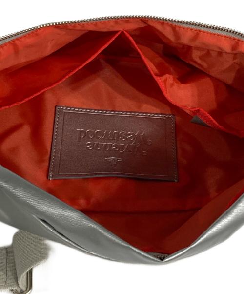 Vivienne Westwood（ヴィヴィアンウエストウッド）Vivienne Westwood (ヴィヴィアンウエストウッド) オーブパッチウエストバッグ シルバーの古着・服飾アイテム