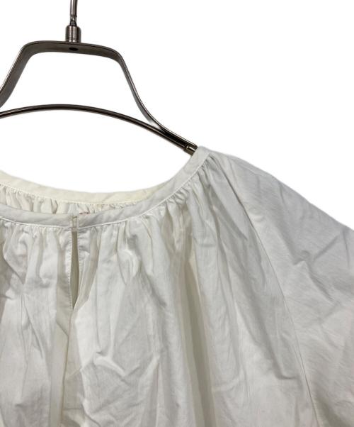 ETRE TOKYO（エトレトウキョウ）ETRE TOKYO (エトレトウキョウ) スキッパーギャザーバルーンブラウス ホワイト サイズ:Fの古着・服飾アイテム