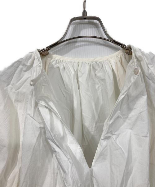 ETRE TOKYO（エトレトウキョウ）ETRE TOKYO (エトレトウキョウ) スキッパーギャザーバルーンブラウス ホワイト サイズ:Fの古着・服飾アイテム