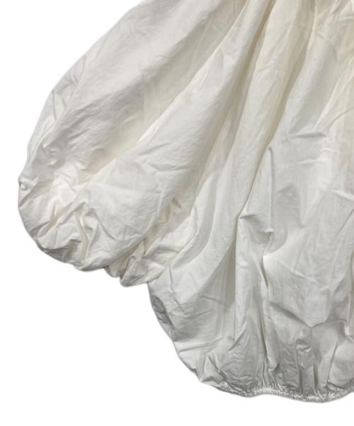 ETRE TOKYO（エトレトウキョウ）ETRE TOKYO (エトレトウキョウ) スキッパーギャザーバルーンブラウス ホワイト サイズ:Fの古着・服飾アイテム