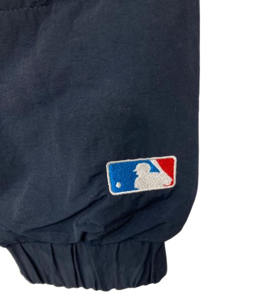MONO-MART（モノマート）MONO-MART (モノマート) GENUINE MERCHANDISE (ジェニュイン マーチャンダイズ) 別注 ワッペン刺繍 2WAYリバーシブル オーバーサイズスタンドパディングジャケット ネイビー サイズ:L 未使用品の古着・服飾アイテム