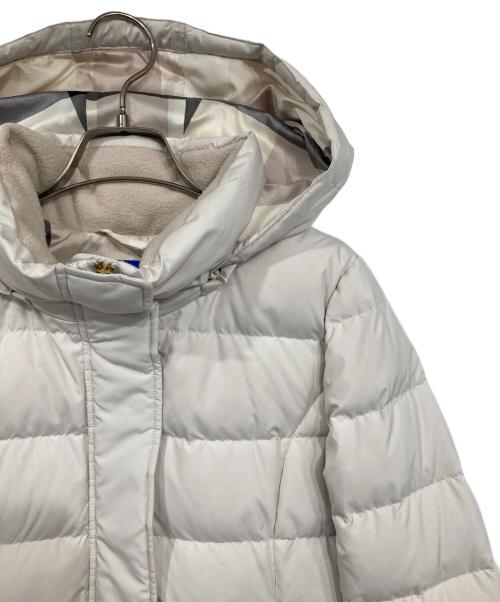 BLUE LABEL CRESTBRIDGE（ブルーレーベルクレストブリッジ）BLUE LABEL CRESTBRIDGE (ブルーレーベルクレストブリッジ) ダウンコート ホワイト サイズ:38の古着・服飾アイテム