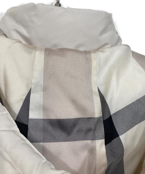 BLUE LABEL CRESTBRIDGE（ブルーレーベルクレストブリッジ）BLUE LABEL CRESTBRIDGE (ブルーレーベルクレストブリッジ) ダウンコート ホワイト サイズ:38の古着・服飾アイテム