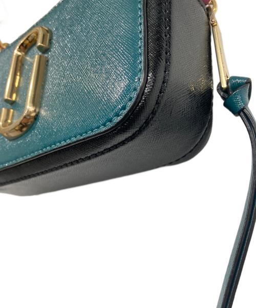 MARC JACOBS（マークジェイコブズ）MARC JACOBS (マークジェイコブズ) スナップショット ショルダーバッグ グリーン×レッドの古着・服飾アイテム
