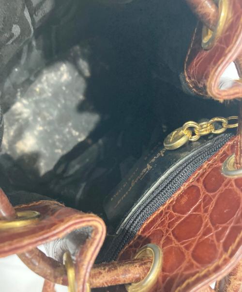 Salvatore Ferragamo（サルヴァトーレ フェラガモ）Salvatore Ferragamo (サルヴァトーレ フェラガモ) 型押し巾着リュック ブラウンの古着・服飾アイテム