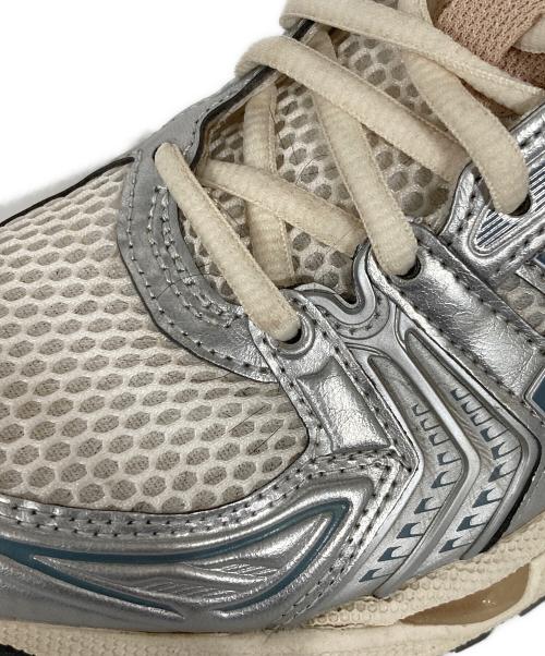 asics（アシックス）asics (アシックス) GEL-KAYANO 14 ベージュ×シルバー サイズ:US5の古着・服飾アイテム