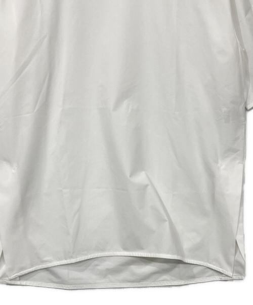 ONE GRAVITY（ワングラヴィティ）ONE GRAVITY (ワングラヴィティ) ショルダーラインTシャツ ホワイト サイズ:Mの古着・服飾アイテム