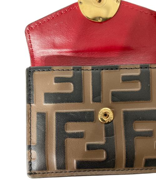 FENDI（フェンディ）FENDI (フェンディ) マイクロ 3つ折り財布 レッド×ブラウンの古着・服飾アイテム