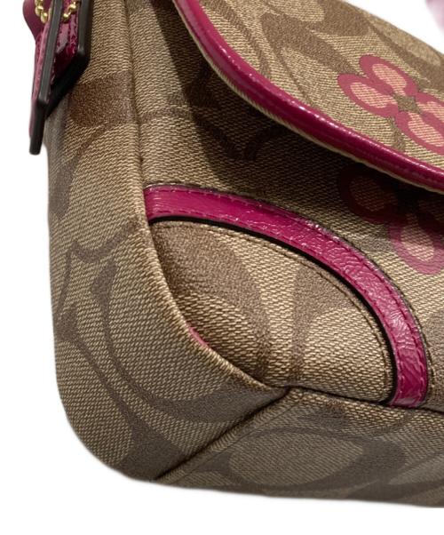 COACH（コーチ）COACH (コーチ) フラワーシグネチャーショルダーバッグ ベージュ×ピンクの古着・服飾アイテム
