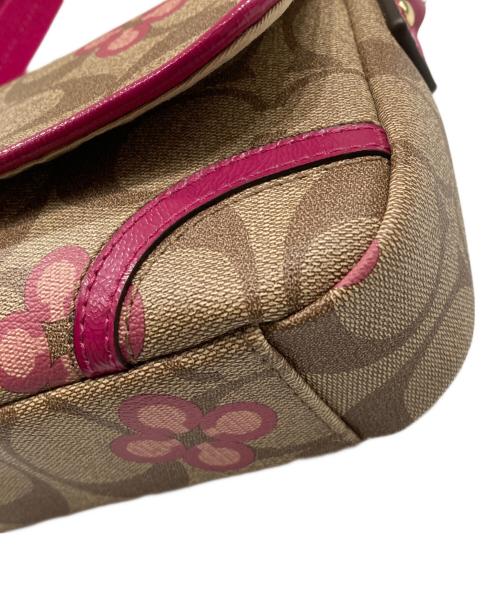 COACH（コーチ）COACH (コーチ) フラワーシグネチャーショルダーバッグ ベージュ×ピンクの古着・服飾アイテム