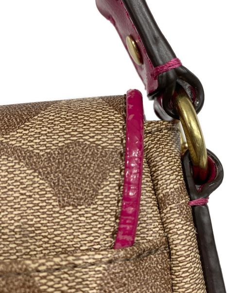 COACH（コーチ）COACH (コーチ) フラワーシグネチャーショルダーバッグ ベージュ×ピンクの古着・服飾アイテム