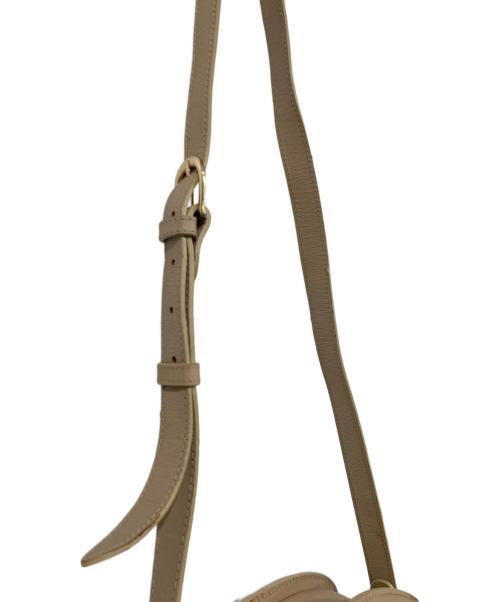 A.P.C.（アーペーセー）A.P.C. (アーペーセー) ハーフムーンショルダーバッグ ベージュの古着・服飾アイテム